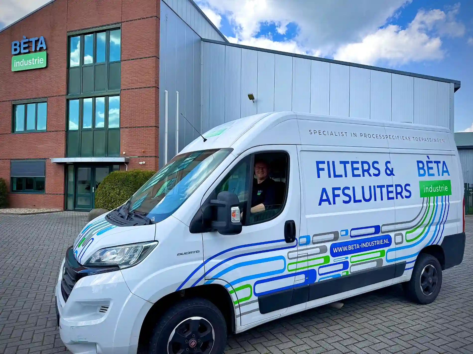 Periodieke voorraadcontrole en proactieve aanvulling van filterzakken op de productielocatie